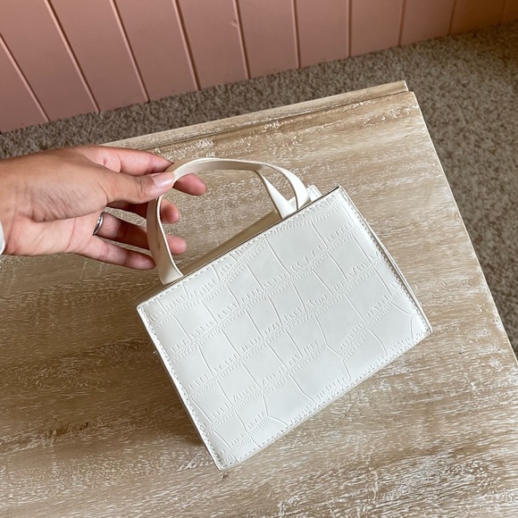 Mini Crocodile Print Purse White - Picture 2 of 3